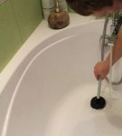 How to quickly remove a blockage in the bathroom, clean with medicines and improvised means