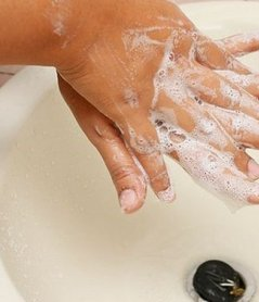 16 best ways to clean potassium permanganate from your hands at home