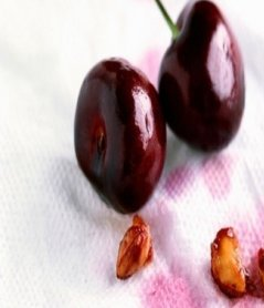 Rules for quickly removing cherry stains at home