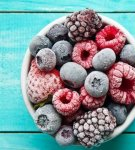How much can and how to store frozen berries in the freezer