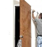 When the doors are installed during the repair, preparation of work and step-by-step instructions