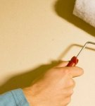 Is it necessary to prime the wallpaper before painting, the choice of material and the main mistakes