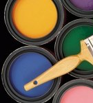 What are the differences between latex and acrylic paints, their descriptions and which one is better to choose