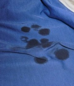 How to quickly remove oil stains from clothes at home