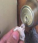 What to do if the key is broken in the door lock, how to remove it and open it with your own hands
