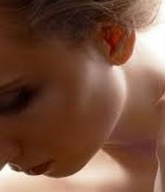 TOP 10 remedies to remove perfume stains from clothes at home