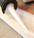 Which glue is better for the floor plinth and step-by-step installation instructions