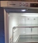 Instructions on how to properly defrost the refrigerator and Know Frost system features