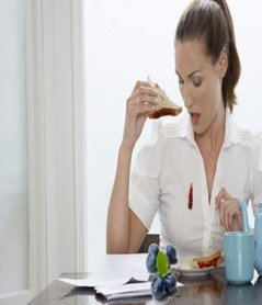 How and what to quickly wash blueberries from clothes at home