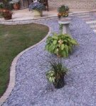 How to make crushed stone paths in the country with your own hands, the choice of material and technology