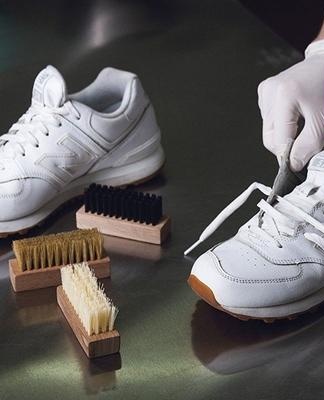 cleaning sneakers with toothpaste