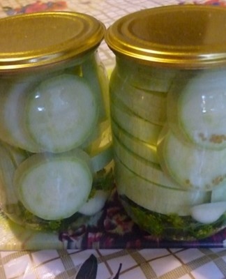 zucchini in jars