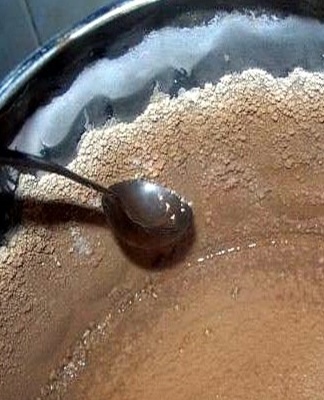 solid plate in the teapot