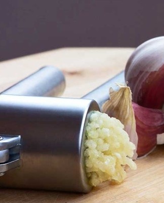 chopped garlic