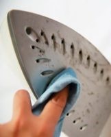How to clean an iron of scale and carbon deposits quickly and effectively at home