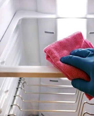 The component resists dirt well, disinfects the surface and eliminates odors