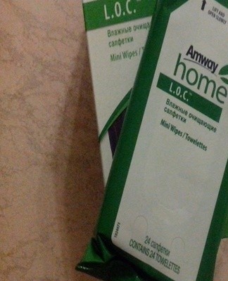 Wet wipes are also effective at removing glue stains by simply rubbing the stain.