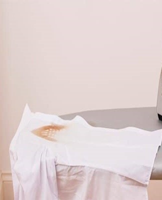 If a trace remains, they remove it using folk remedies, store stain removers or dry cleaning.