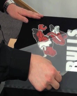 The basic rule when handling the thermal film is not to damage the applique itself and the fabric.