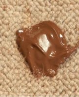 How to quickly remove chocolate from clothes at home, remedies and tips