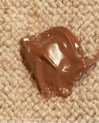 How to quickly remove chocolate from clothes at home, remedies and tips