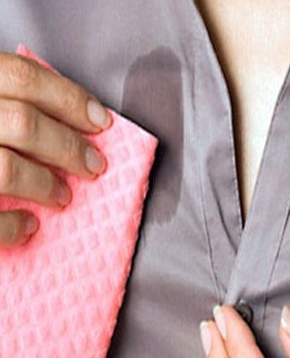 How to quickly remove grease stains from clothes at home