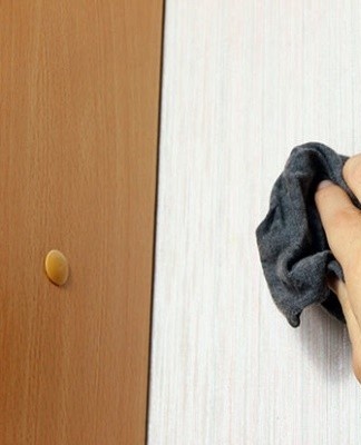 A lemon solution is also suitable, vinyl siding can be cleaned with water.