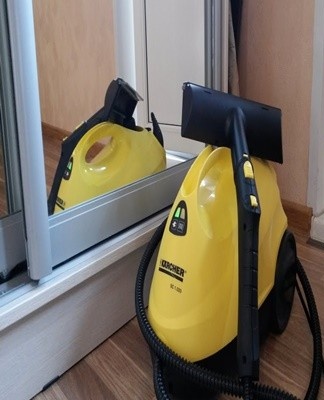 When its temperature approaches 100°C, an airflow is formed which cleans the mirror of dust, dirt and plaque.