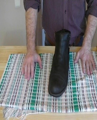 When drying such products, everything must be done so that air circulates to the sole.