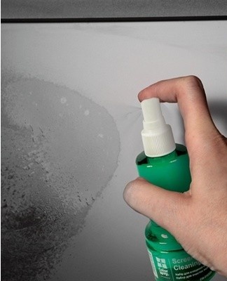 The foam is suitable for removing stubborn dirt.