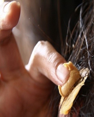  For an ambulance, you will need to apply the product to the problem area of ​​the hair.