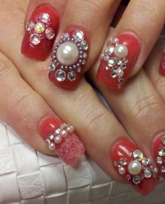 As a rule, glue comes in the same bottles as nail polish.