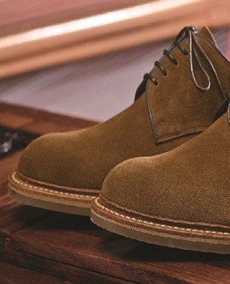 Take a slice of lemon and rub the juice on the stains on the suede shoes.