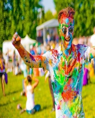 Generally, water-based materials with food coloring are used in the paint festival.