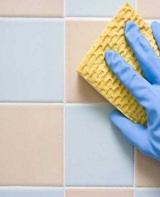 Cleaning dirty tiles is quick and easy with Silit Bang.