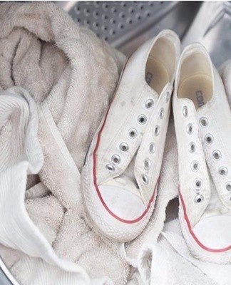 Gasoline is considered an effective means of combating dirt embedded in the structure of the fabric.