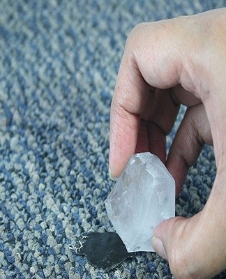 The cold will help to quickly remove excess plasticine from the fabric.