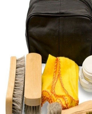 Shoe polish can only be used after preliminary cleaning of the leather upholstery from dirt.