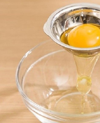 A popular way to remove dirt from colored surfaces.