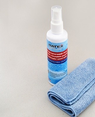 The glass cleaner consists of preservatives, antistatic agent, thickener,