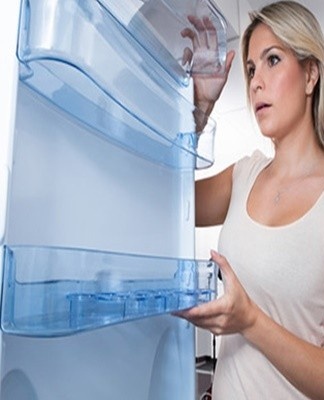 If the refrigerator provides for the "Know Frost" system, then the formation of a snow deposit is not observed on the walls.