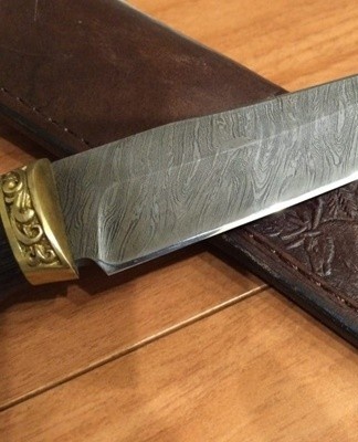 It is necessary to tension the belt and pass the blade over it.