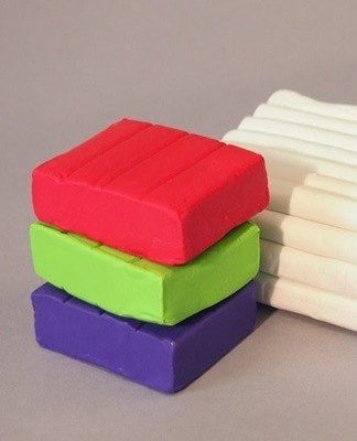 Cleaning the wallpaper should be approached with special attention, since the sequence of actions during cleaning is different