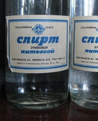 With its help, the instruments are disinfected so that the manicure is safe.