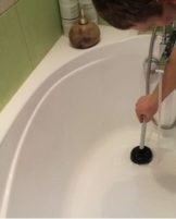 How to quickly remove a blockage in the bathroom, clean with medicines and improvised means