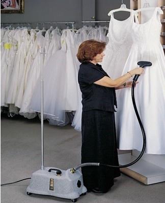 The vapor begins at the skirt, moving from the lower layers to the upper layers. The vapor begins at the skirt, moving from the lower layers to the upper layers.