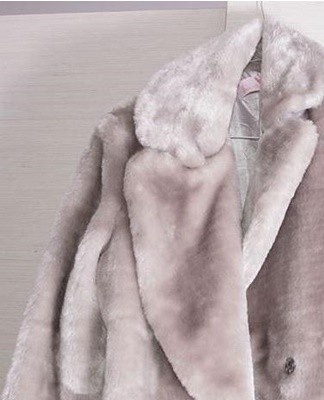 The liquid is based on active ingredients well suited to natural fur.