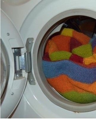 An ordinary, highly dissolving powder is suitable for washing a blanket, but a liquid gel is better for a woolen product.