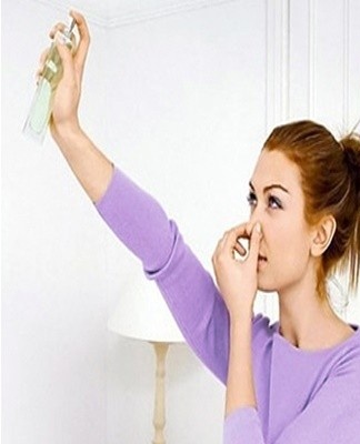 The musty aroma will disappear if you rinse the drain pipes of the bathtub, sinks with a solution of washing soda.