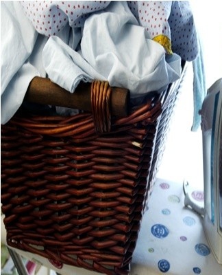 Many people advise against ironing clothes when the temperature exceeds 30-35 degrees.